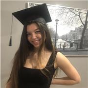 Soy un profesora con ganas de ayudar y ver que mis alumnos aprenden y se superan. Puedo dar clase tanto a primaria como a la ESO, además he hecho el bachillerato social con matrícula de honor, así que también puedo a los que lo ejercen